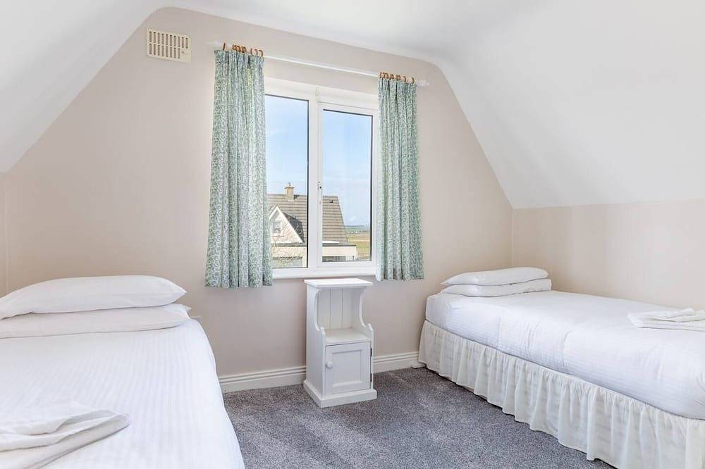 The Links 17, Amazing Location- Food, Drinks, Surf, & Golf!-17 in Lahinch, County Clare