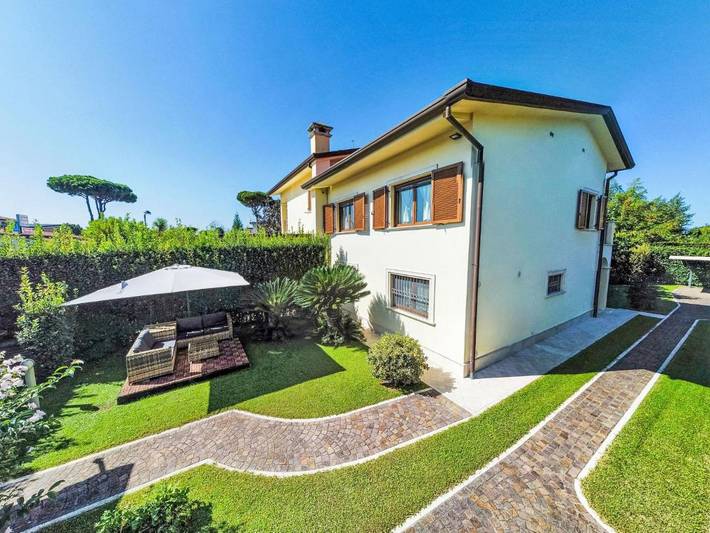 Villa per 6 persone, con giardino e terrazza a Forte dei Marmi