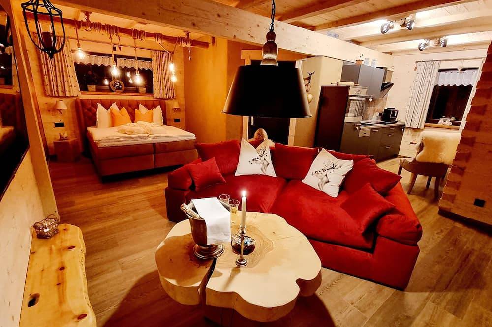 Ganze Wohnung, Romantik-Suite Edelweiß mit Kamin & Zirbensauna in Malschwitz, Oberlausitz-Niederschlesien