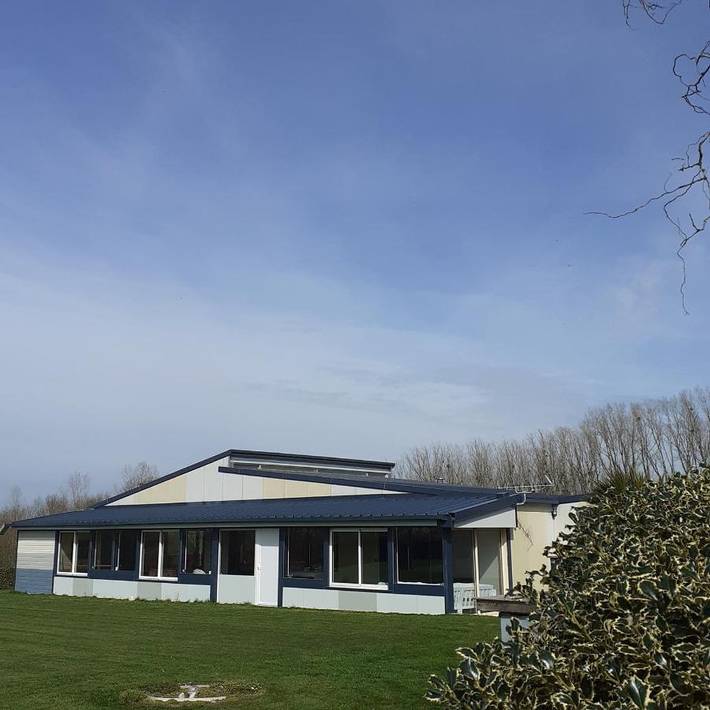 Gîte pour 6 personnes, avec jardin ainsi que piscine et jacuzzi, animaux acceptés à Saint-Sauveur-des-Landes