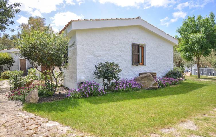 Gemütliche Wohnung mit Garten und Parkplatz - 2,5 km von Porto Sa Ruxi in Solanas, Comune di Sinnai