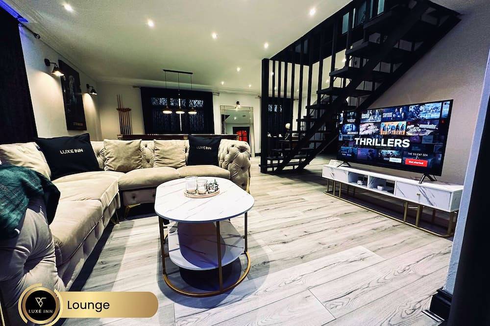 Luxury 4 Bed House, Heathrow T4, Luxe Inn in Slough, Berkshire
