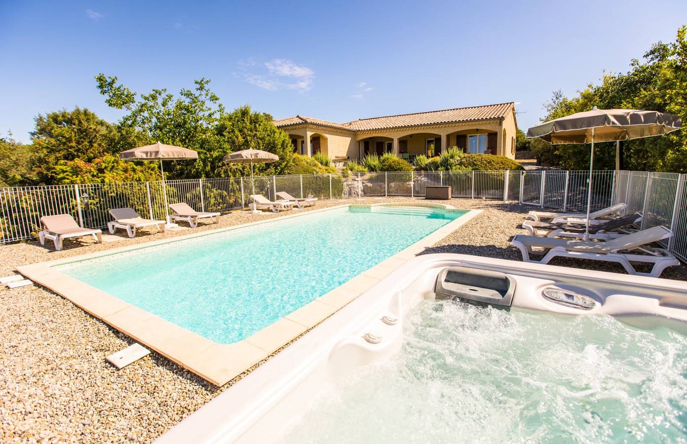 Villa L'Olivier avec Piscine Privée et Spa in Joyeuse, Ardèche