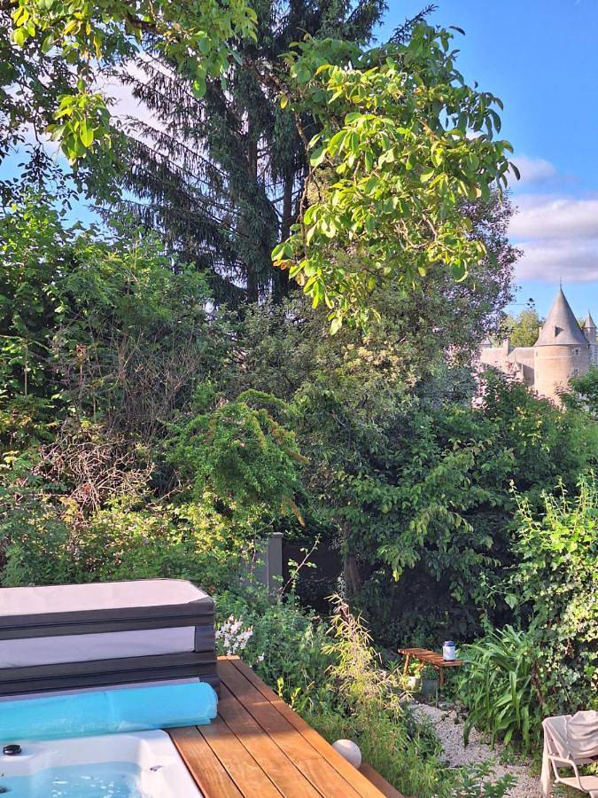 Gîte pour 2 personnes, avec terrasse ainsi que vue et piscine à La Celle-sous-Gouzon - 3