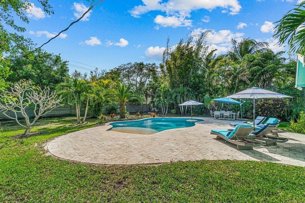 Swim Up Bar - Outdoor Paradise! in Delray Beach, Palm Beach County