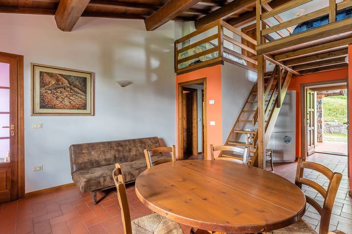 Appartamento intero, Casa vacanze "Serrino 4" con vista sulle montagne, piscina e Wi-Fi in San Marcello Pistoiese, San Marcello Piteglio
