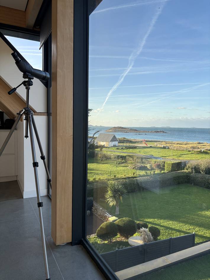 Location de vacances pour 10 personnes, avec vue sur l’océan et jardin, animaux acceptés dans Port Blanc (Penvénan)