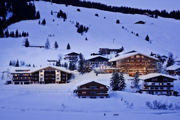 Hotel für 3 Personen, mit Garten und Ausblick sowie Sauna und Pool, mit Haustier in Lech am Arlberg