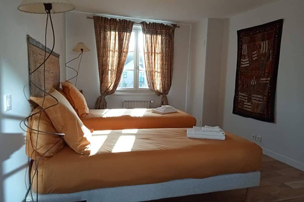 Ganze Wohnung, A spacious and cozy duplex in the heart of Pont-l’Évêque. in Sainte-Famille-en-Auge, Lisieux und Umgebung