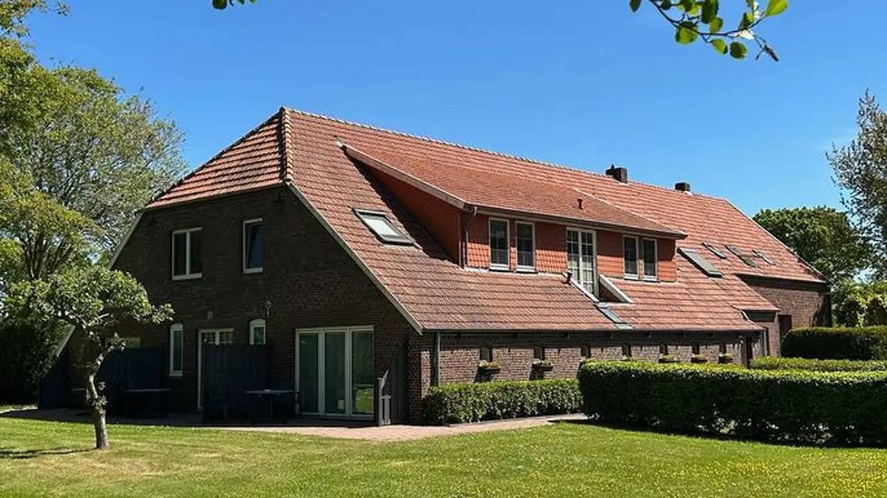 Entire holiday apartment, Holiday apartment for 4 people with terrace in Aurich, Nordseeküste