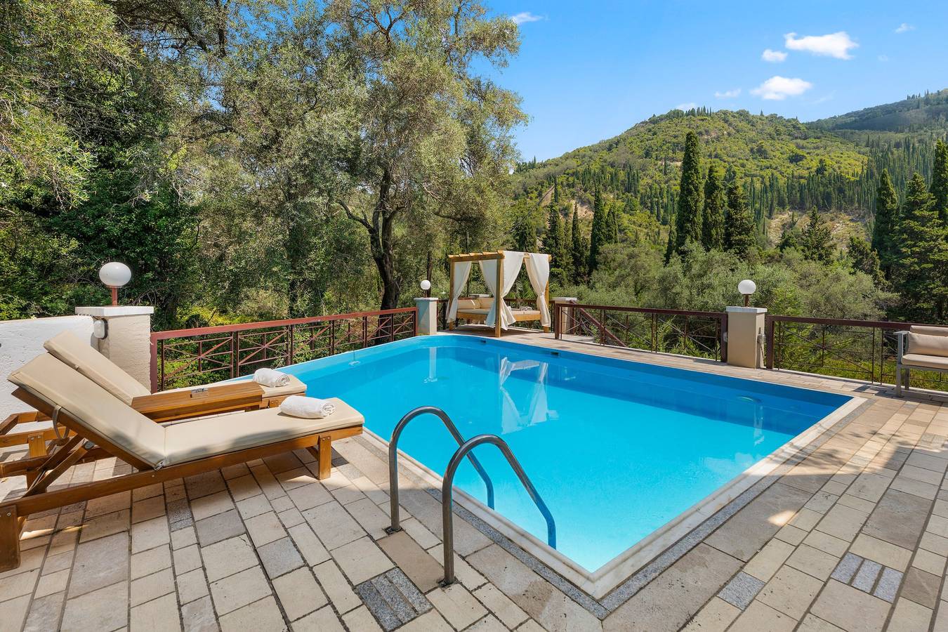 Ganze Wohnung, Ferienwohnung 'Doliva Studio' mit privatem Pool, Bergblick, Wlan und Klimaanlage in Agios Gordios, Korfu