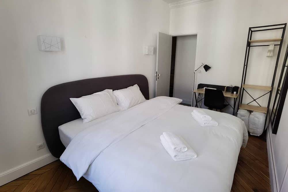 Entire apartment, 3 Rooms 4****, In The Heart Of The Historic District Of Versailles in Versailles, Yvelines