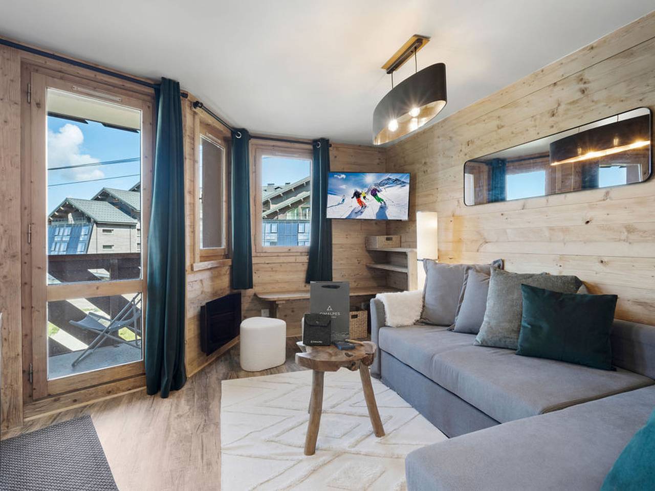 Entire apartment, Ski-in/Ski-out apartment with balcony and pets allowed in Val Thorens, Massif de la Vanoise