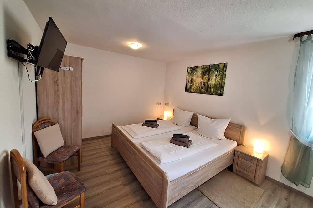Doppelzimmer Dusche/Wc - Hotel | Restaurant | Forellenzucht in Burg Eltz, Macken