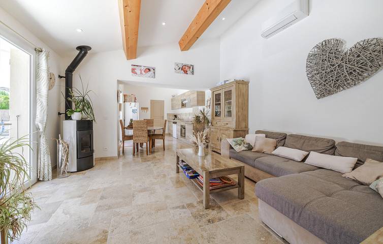 Gemütliches Apartment mit Pool, AC & Parkplatz 700m von Restaurants entfernt in Auriol, Mittelmeerküste (Frankreich)