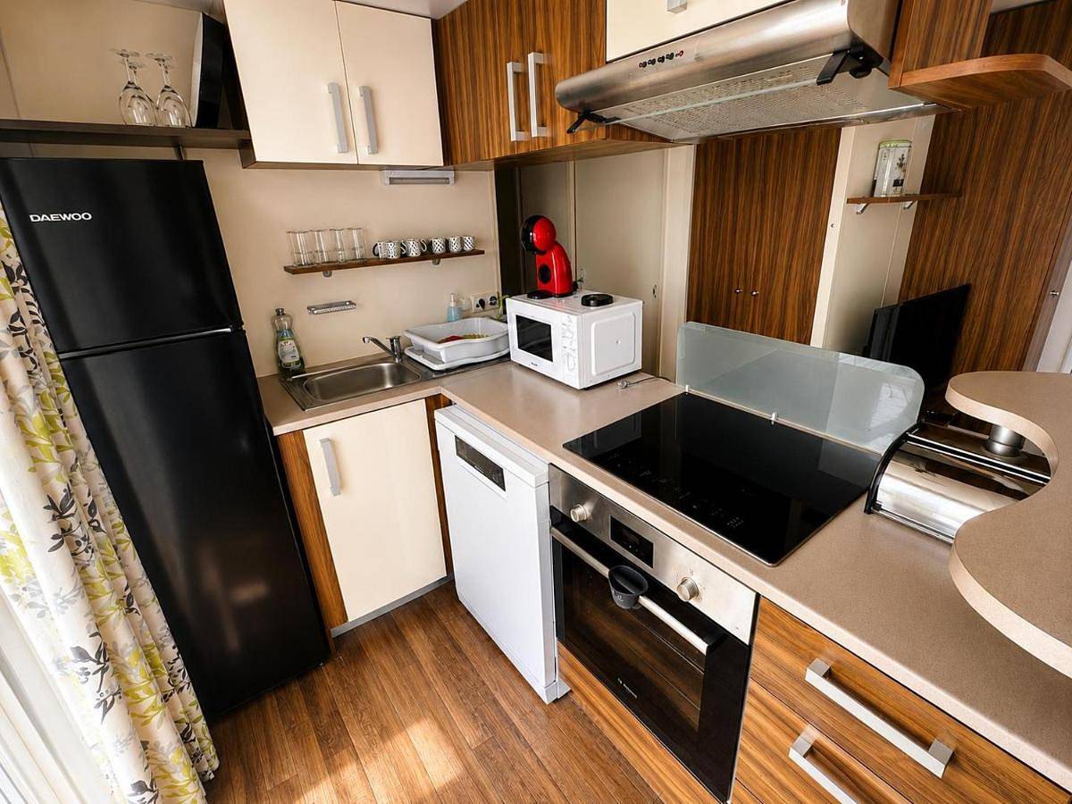 Mobiles Home Xl, trois chambres, deux salles de bain, climatisation, grande terrasse pour 6 personnes in Andonville, Région de Pithiviers