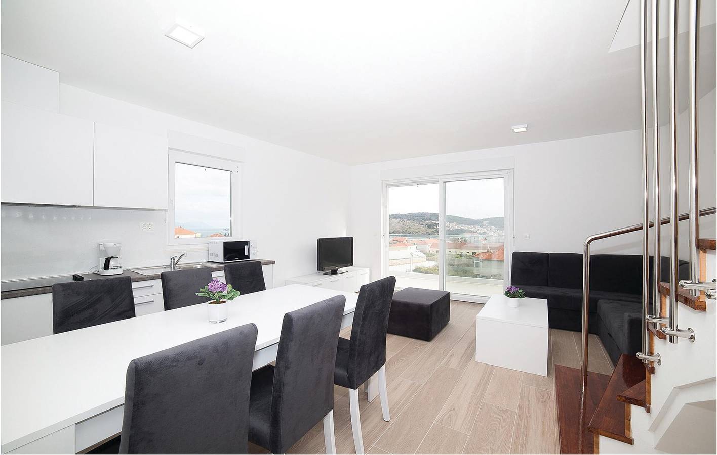 Entire holiday apartment, Holiday apartment for 6 people with garden in Trogir, Split-Dalmatia