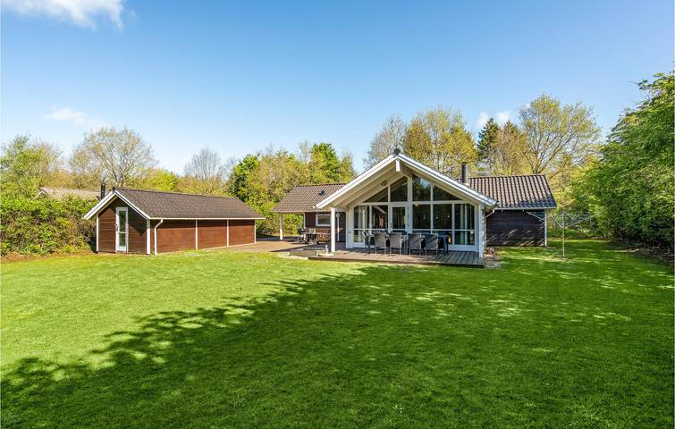 Ferieudlejning for 10 personer, med sauna og have såvel som jacuzzi og terrasse i Arrild