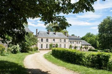Château pour 14 personnes, avec terrasse et jardin dans la Sarthe