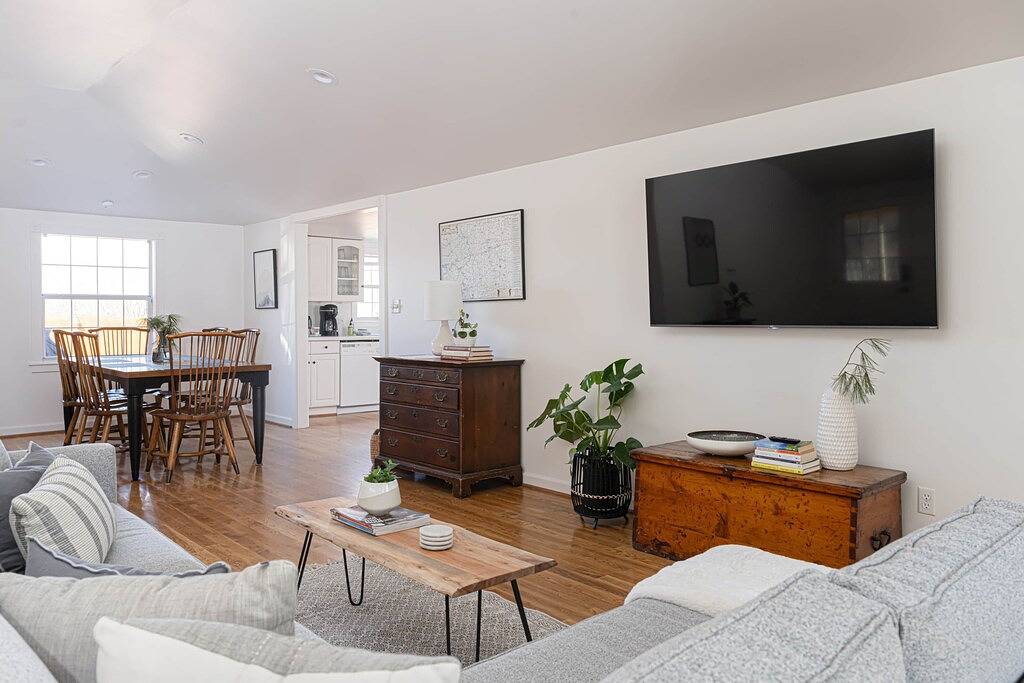 Sweet Garden House in Hot Springs. Hot tub, garden, grill, deck, dog friendly. in Hot Springs (NC), Madison County (NC)