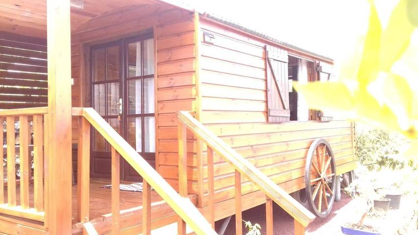 Camping pour 2 personnes, avec terrasse ainsi que vue et jardin