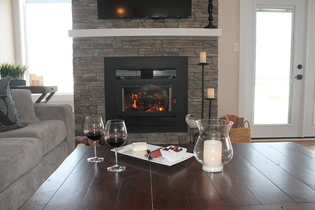 Executive 5 Br + Den Home, voll ausgestattet für bis zu 11 Personen mit Klimaanlage in Kootenay-Nationalpark