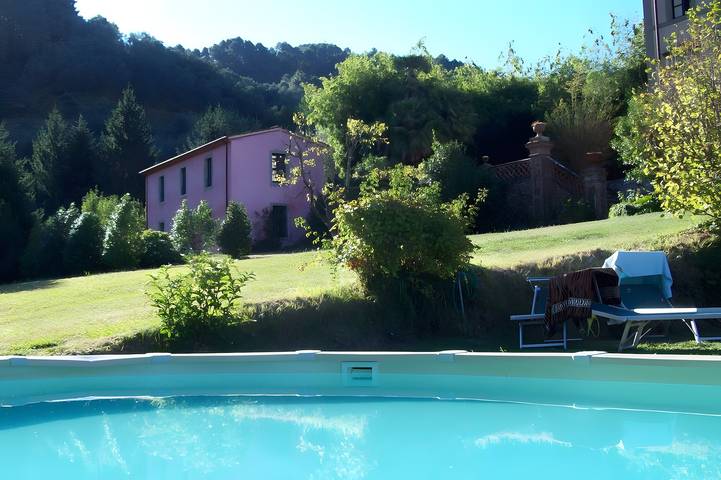 Agriturismo con piscina per 6 persone, con Giardino in Versilia