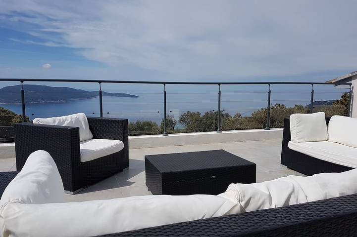 Villa pour 12 personnes, avec terrasse et jardin à Olmeto