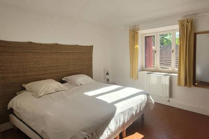 Gîte pour 4 personnes, avec Terrasse ainsi que Jardin et Piscine à Saint-André-de-Cruzières - 2