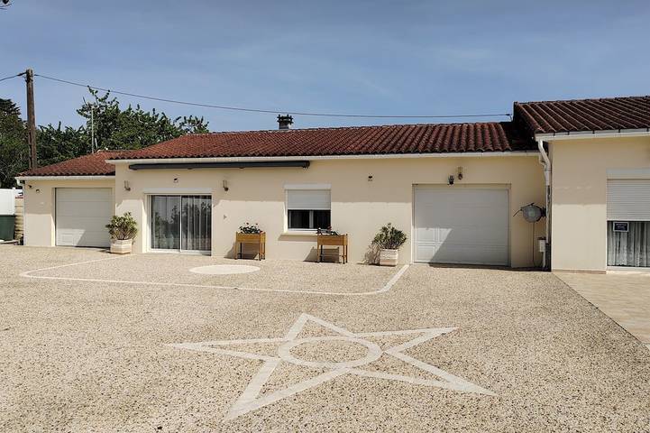 Location de vacances pour 4 personnes, avec jardin ainsi que terrasse et jacuzzi à Saint-Germain-du-Seudre
