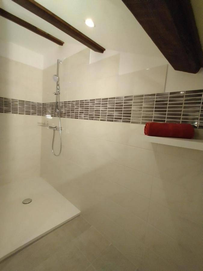 Location de vacances pour 4 personnes, avec piscine ainsi que jardin et vue à La Tour-sur-Orb - 4