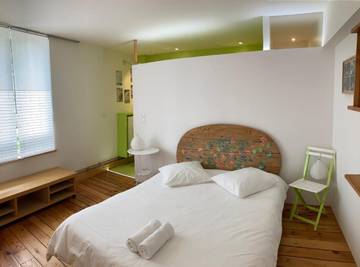 Chambre d’hôte pour 2 personnes, avec jardin ainsi que terrasse et vue à Vienne-le-Château