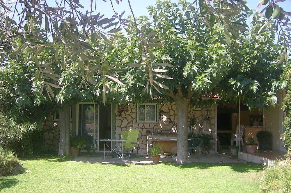 Pavillon de Charme Rez- de Jardin Dans Village Près des Plages in Bessan, Côte d'Améthyste