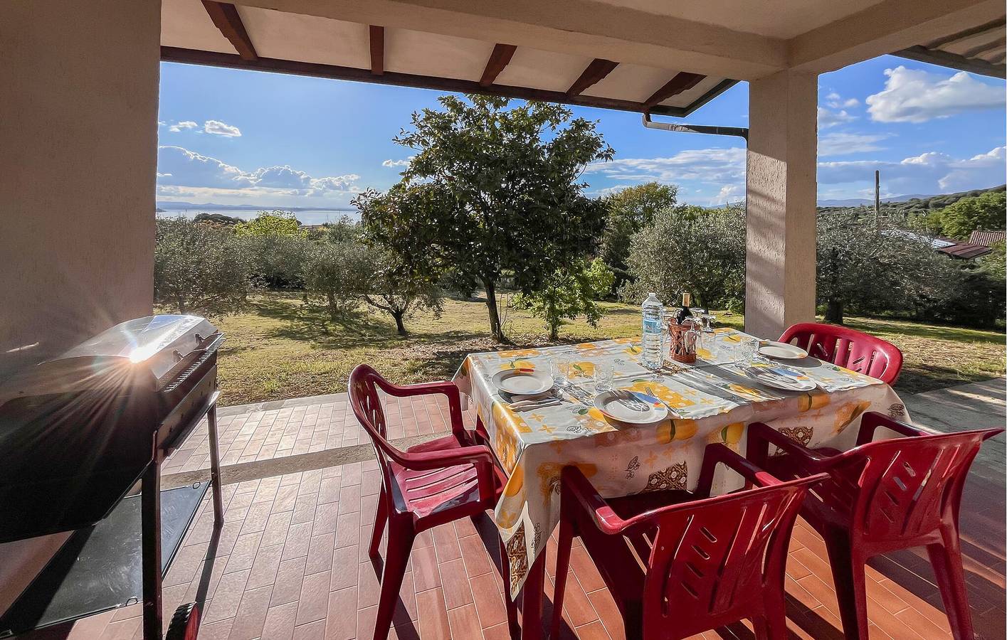Rückzugsort am See mit Garten, WiFi & Parkplatz - Blick auf Montalcino in Magione, Lago Trasimeno