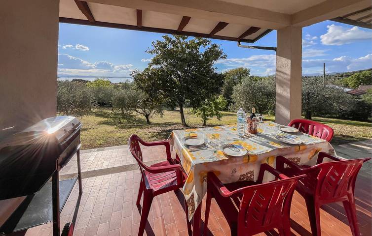 Lakeside Retreat with Garden, WiFi & Parking - Montalcino Views in Magione, Lake Trasimeno