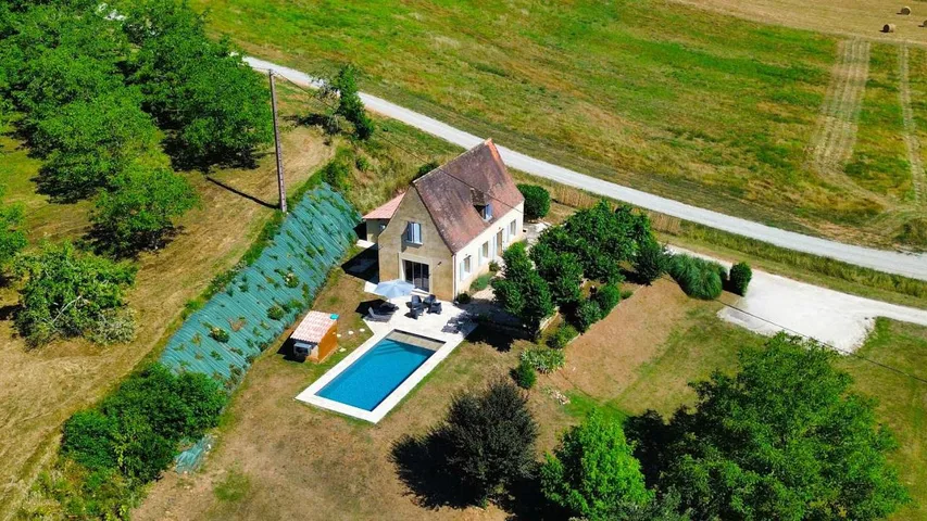 Casa de vacaciones para 8 personas, con vistas además de piscina y jardín - 1
