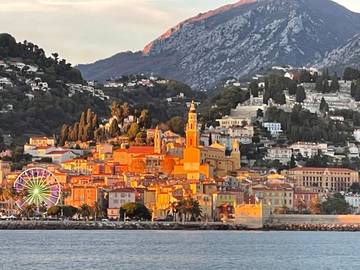 Gîte pour 2 personnes, avec terrasse et vue, animaux acceptés dans Casino De Menton