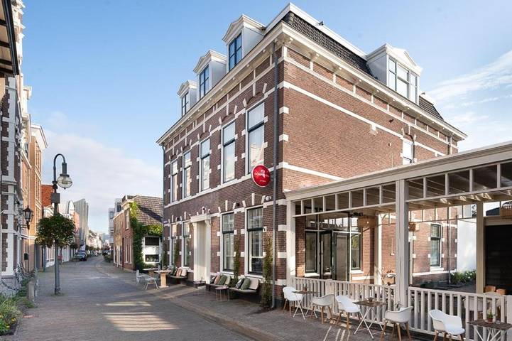 Hotel voor 2 personen, met Terras in Alphen aan den Rijn Gemeente