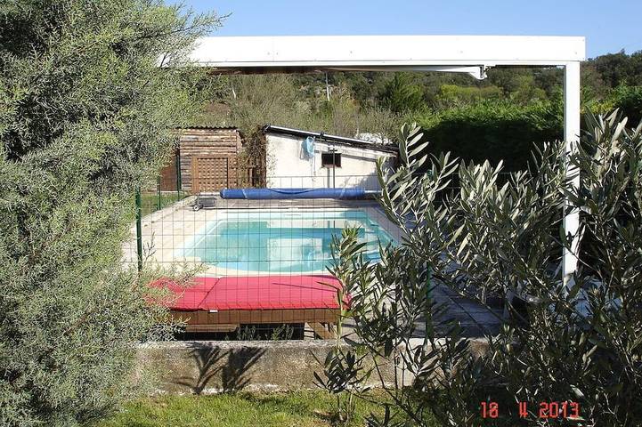 Location de vacances pour 6 personnes, avec jardin et terrasse à Labastide-de-Virac