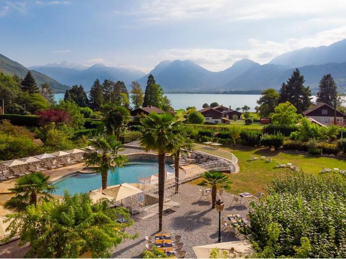 Hôtel pour 4 personnes, avec piscine et vue ainsi que jardin et vue sur le lac, animaux acceptés