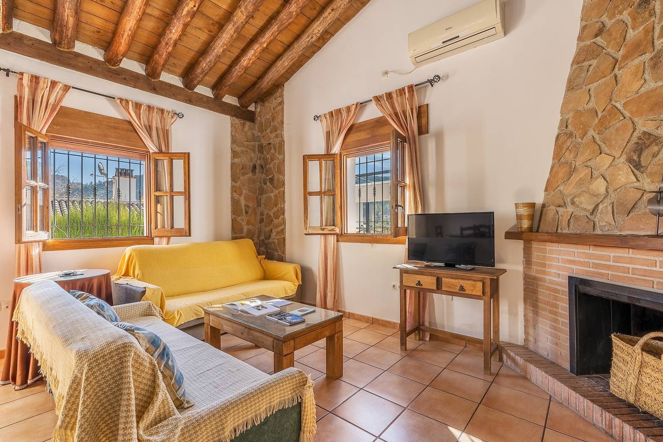 Finca 'La Era Vivienda Turística' mit Bergblick, Wi-Fi und Klimaanlage in Castril, Geoparque de Granada