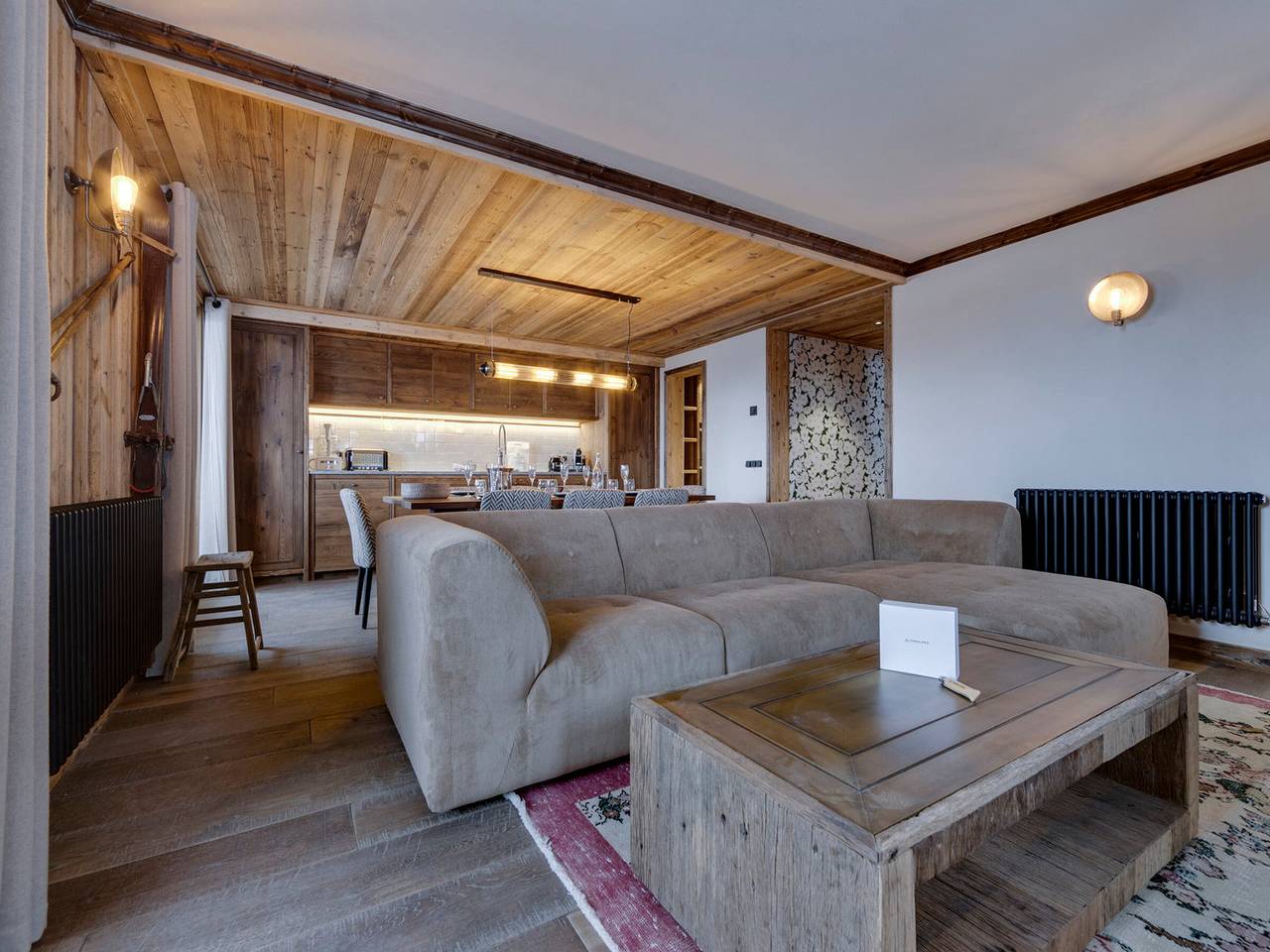 Appartement entier, Appart. de 3 ch. avec jacuzzi, Wi-Fi, parking, à 500m des pistes in La Rosière, Montvalezan