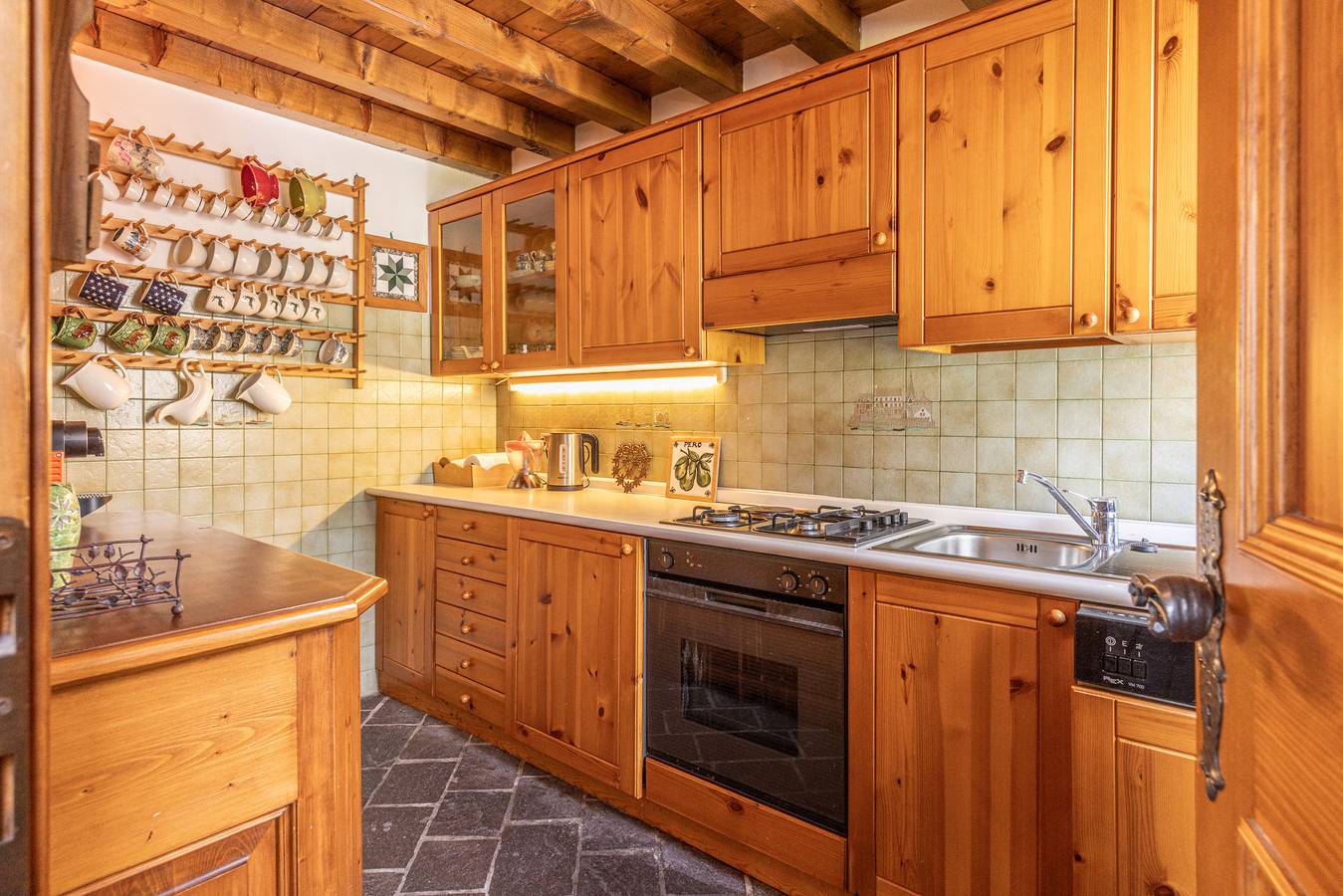 Appartamento intero, Casa Scoiattolo, con balcone panoramico  in San Vito di Cadore, Dolomiti Superski