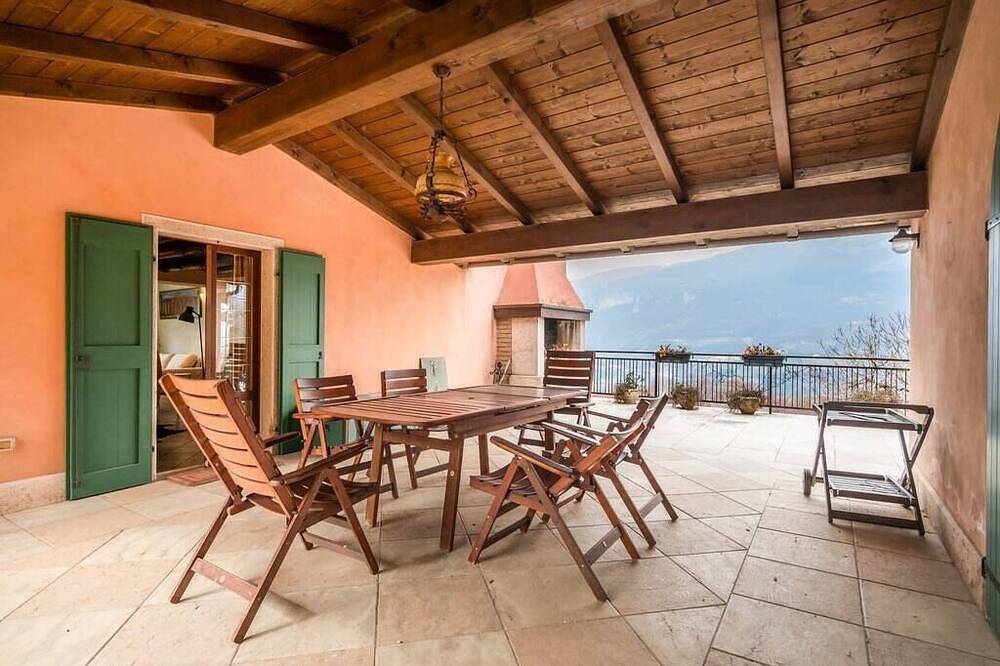 Villa Scala-Panorama-Ferienhaus in Caprino Veronese, Gardasee-Berge