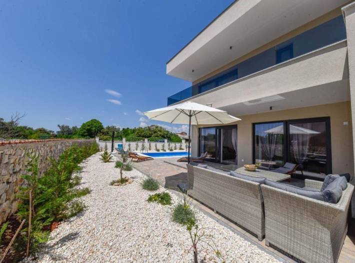 Villa pour 10 personnes, avec jardin et balcon à Šibenik