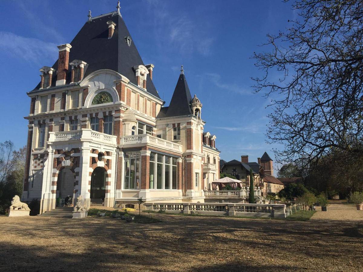 Château de la Motte Jarry in Bléneau, Région d'Auxerre