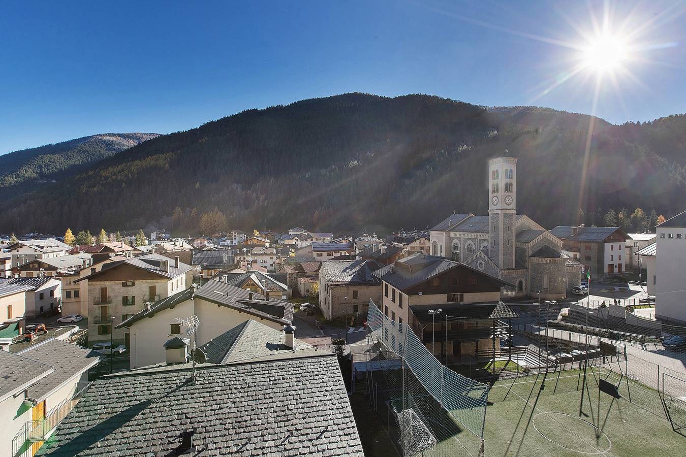 Ganze Wohnung, Apartment '1' mit Bergblick, Gemeinschaftsterrasse und Wlan in Isolaccia, Valdidentro
