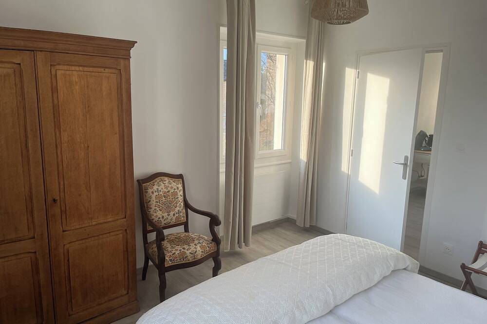 Entire apartment, Spacious, bright, modern apartments in the heart of Saint-Honoré in Saint-Honoré-les-Bains, Morvan Regional Nature Park