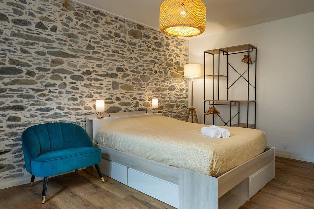 Entire apartment, Historic center of Tréguier - Renovated studio in Tréguier, Pink Granite Coast