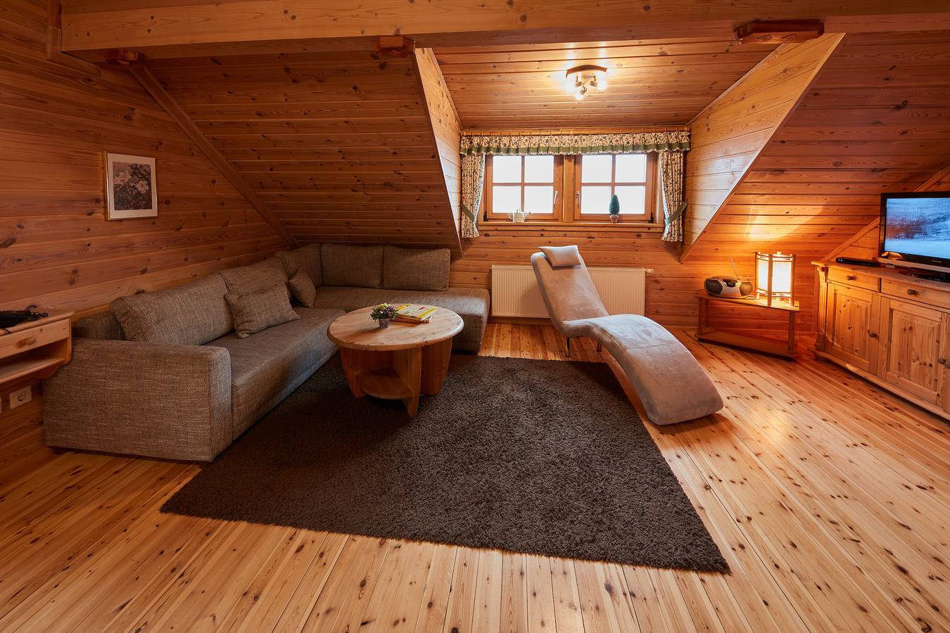 Ganze Wohnung, Ferienwohnung 'Carina' mit Gemeinschaftsterrasse, Gemeinschaftsgarten und Wi-Fi in Schmallenberg, Hochsauerlandkreis